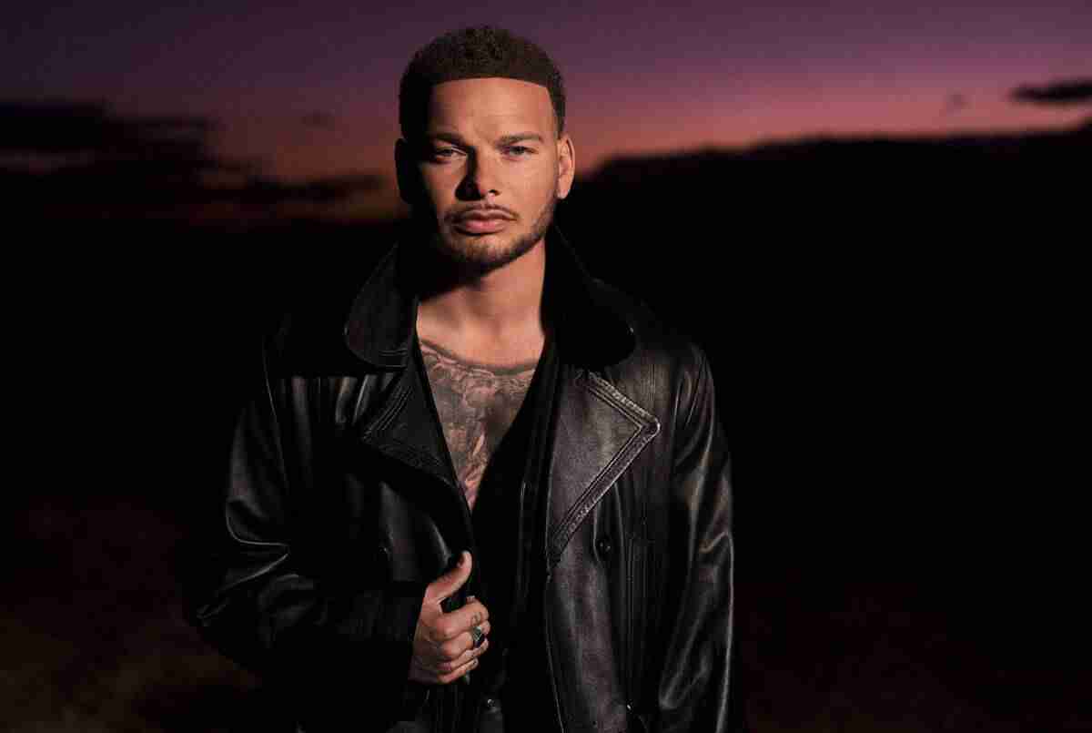 凯恩·布朗（Kane Brown）在“代币伴郎”（Token Groomsman）中首次亮相。